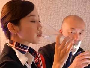 Làm quen được em nhân viên quán cafe, đánh liều dẫn về nhà và cái kết