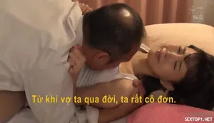 Con đĩ nhỏ bị xuất tinh vào mặt bởi cái cu lỗ vinh quang - Eva Elfie