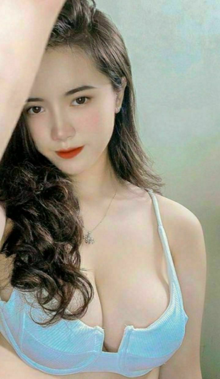 Cô em múp lồn khoe bướm đẹp cho toàn thể hội đồng dâm xem
